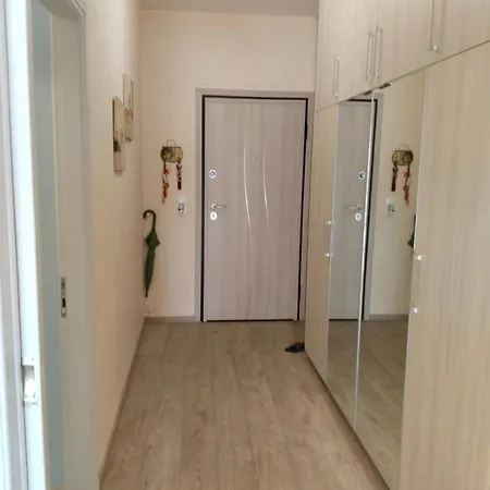 Svitlana , Metro Dafni Apartment