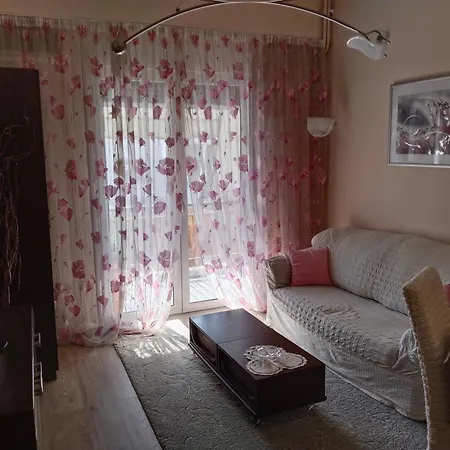 Svitlana , Metro Dafni Apartment *