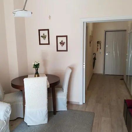 Apartment Svitlana , Metro Dafni